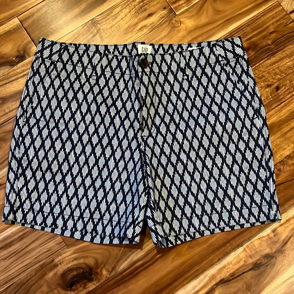 NWOT City Short - size 8
